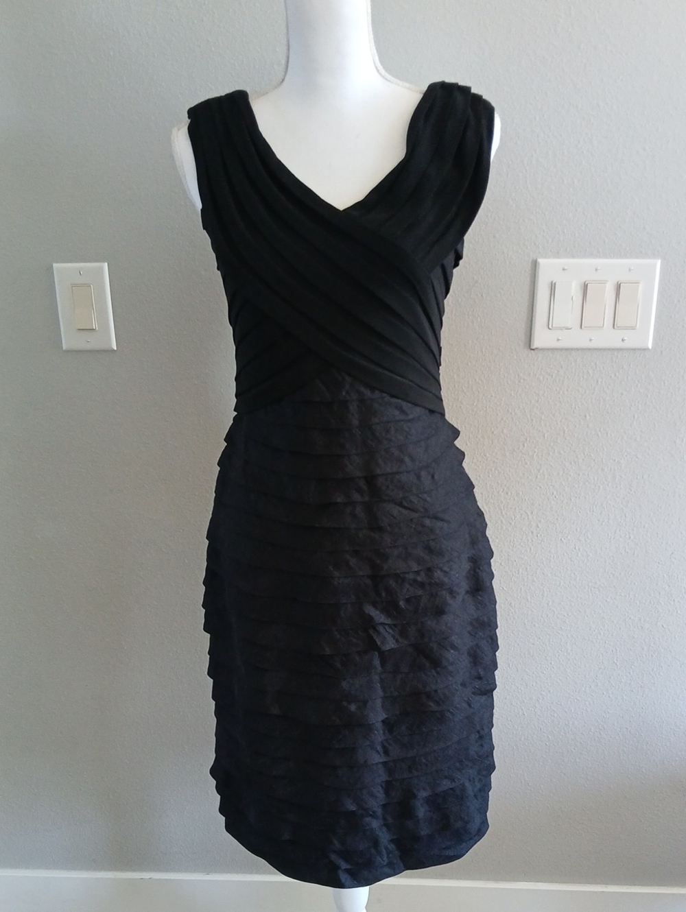 Adrianna Papell Black V‑Neck Layered Midi Dress Size 8 Ruffle Cocktail Party